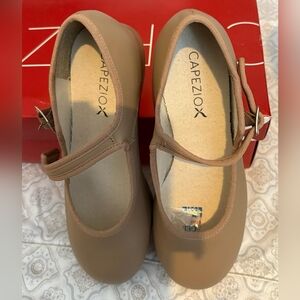 Capezio Tan Mary Jane Tap Dance Shoes Size 3.5